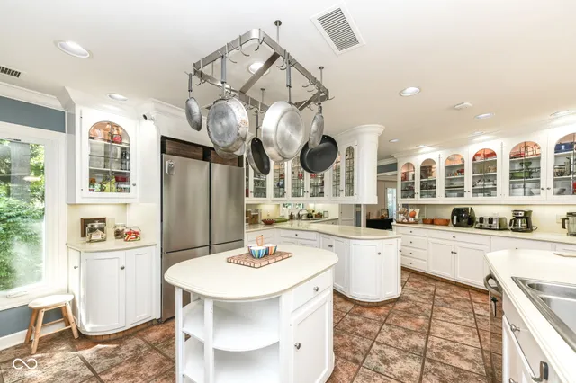 $869,900 | 8215 Sunray Court, Indianapolis, IN 46278