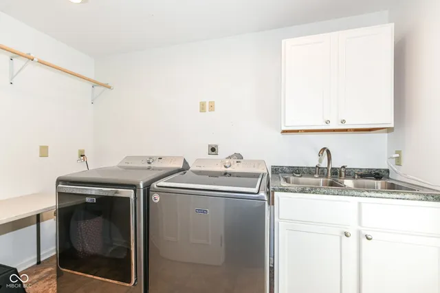 $869,900 | 8215 Sunray Court, Indianapolis, IN 46278