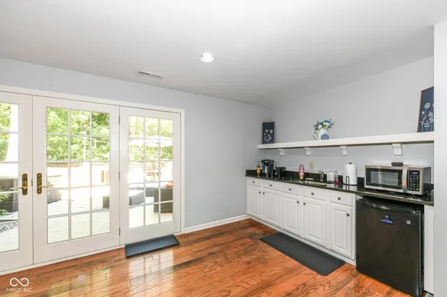 $869,900 | 8215 Sunray Court, Indianapolis, IN 46278