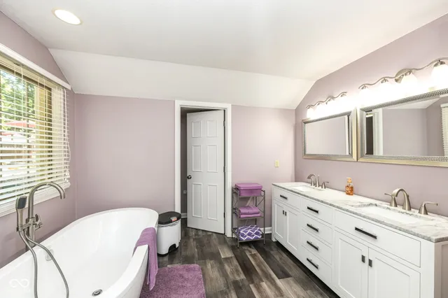 $869,900 | 8215 Sunray Court, Indianapolis, IN 46278