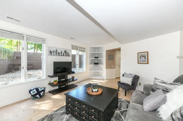 $869,900 | 8215 Sunray Court, Indianapolis, IN 46278