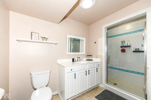 $869,900 | 8215 Sunray Court, Indianapolis, IN 46278