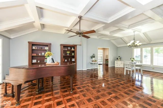 $869,900 | 8215 Sunray Court, Indianapolis, IN 46278