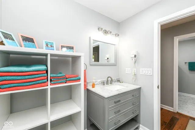 $869,900 | 8215 Sunray Court, Indianapolis, IN 46278