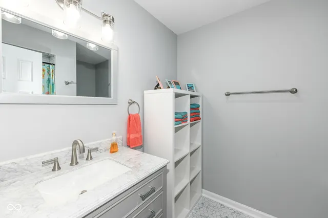 $869,900 | 8215 Sunray Court, Indianapolis, IN 46278