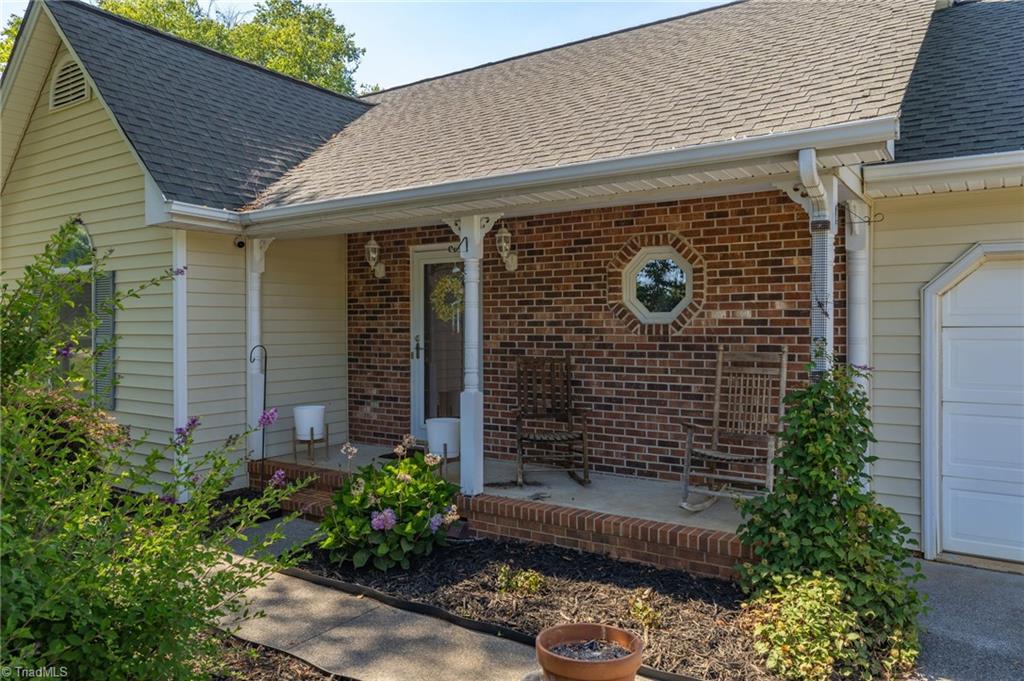 7494 Friendship Ledford Road Winston-Salem, NC 27107 - Photo 2 of 33