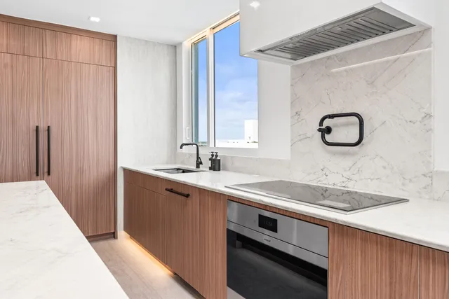 $3,500,000 | 1551 North Flagler Drive, Unit 1501, West Palm Beach, FL 33401