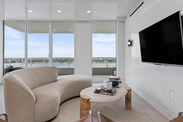 $3,500,000 | 1551 North Flagler Drive, Unit 1501, West Palm Beach, FL 33401