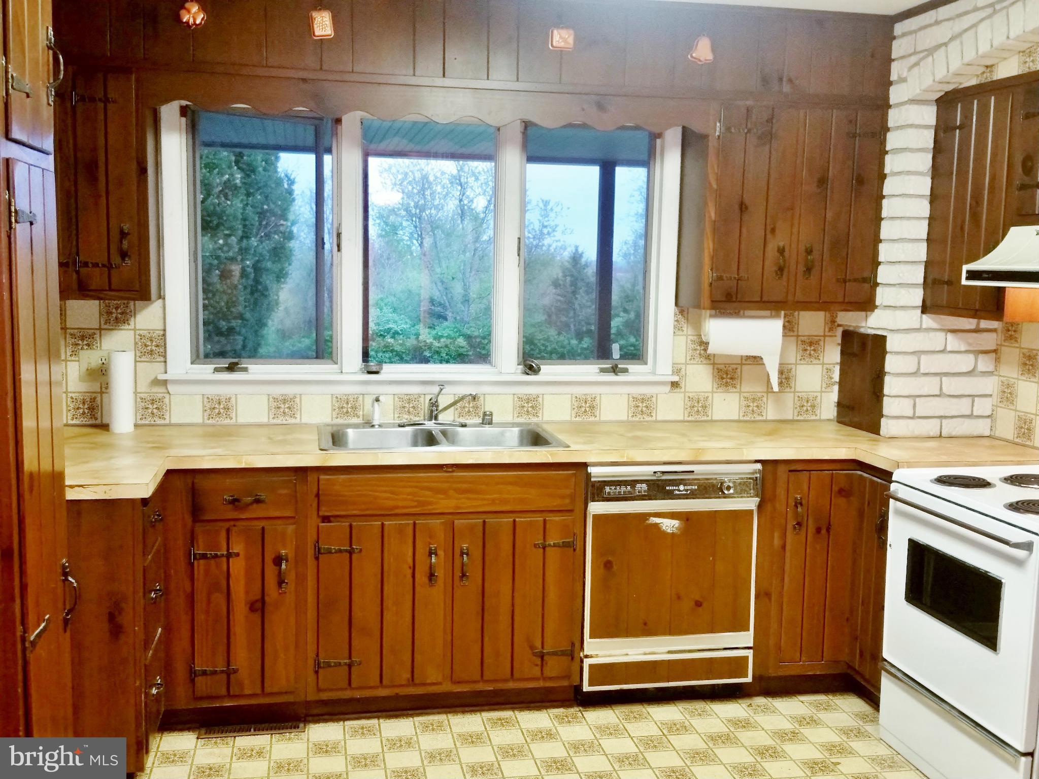 33 John Owings Road Westminster, MD 21158 - Photo 15 of 30 Kitchen
