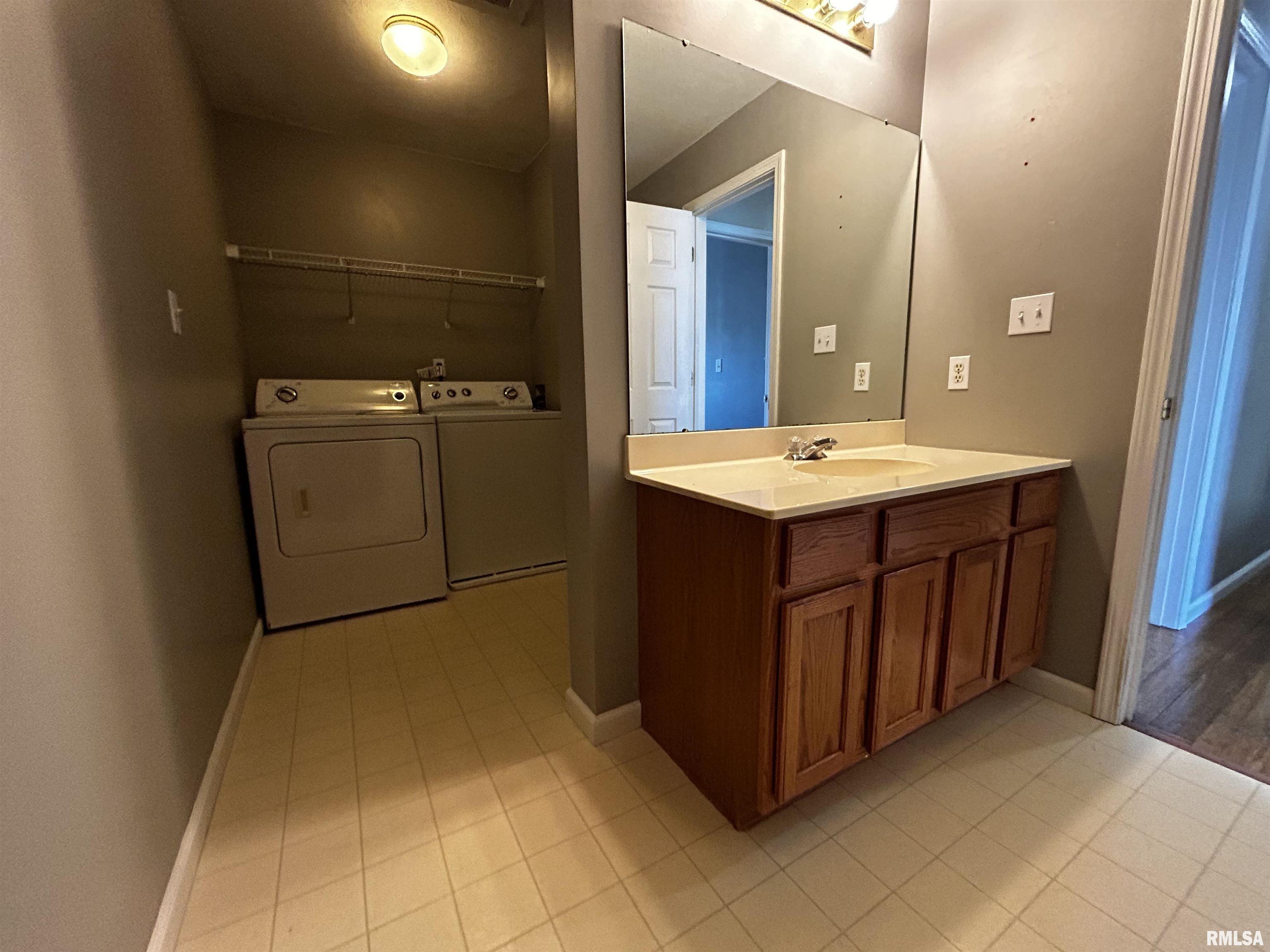 3820 Viking Boulevard Springfield, IL 62712 - Photo 13 of 15 Gallery Image 13