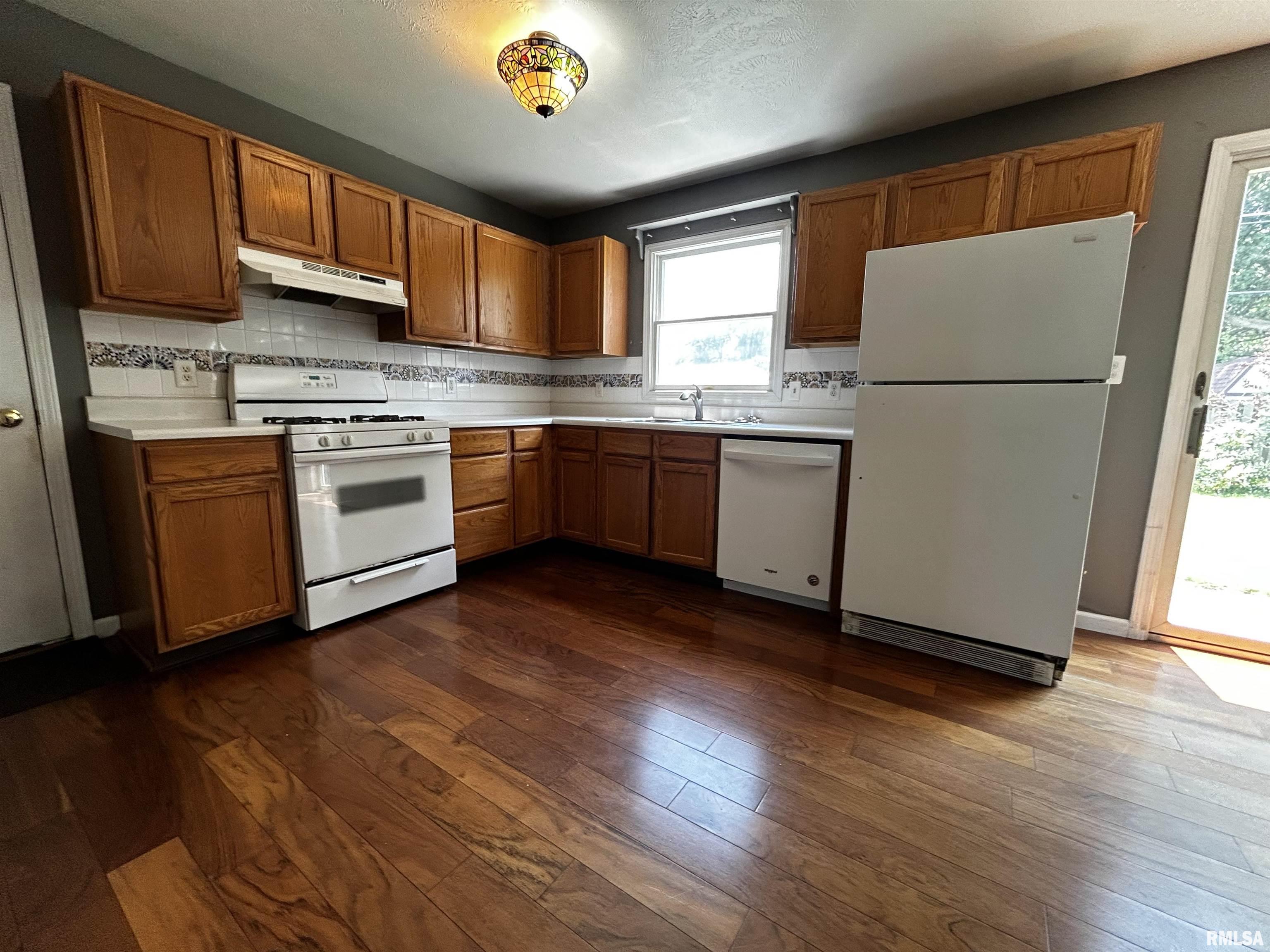 3820 Viking Boulevard Springfield, IL 62712 - Photo 3 of 15 Gallery Image 3