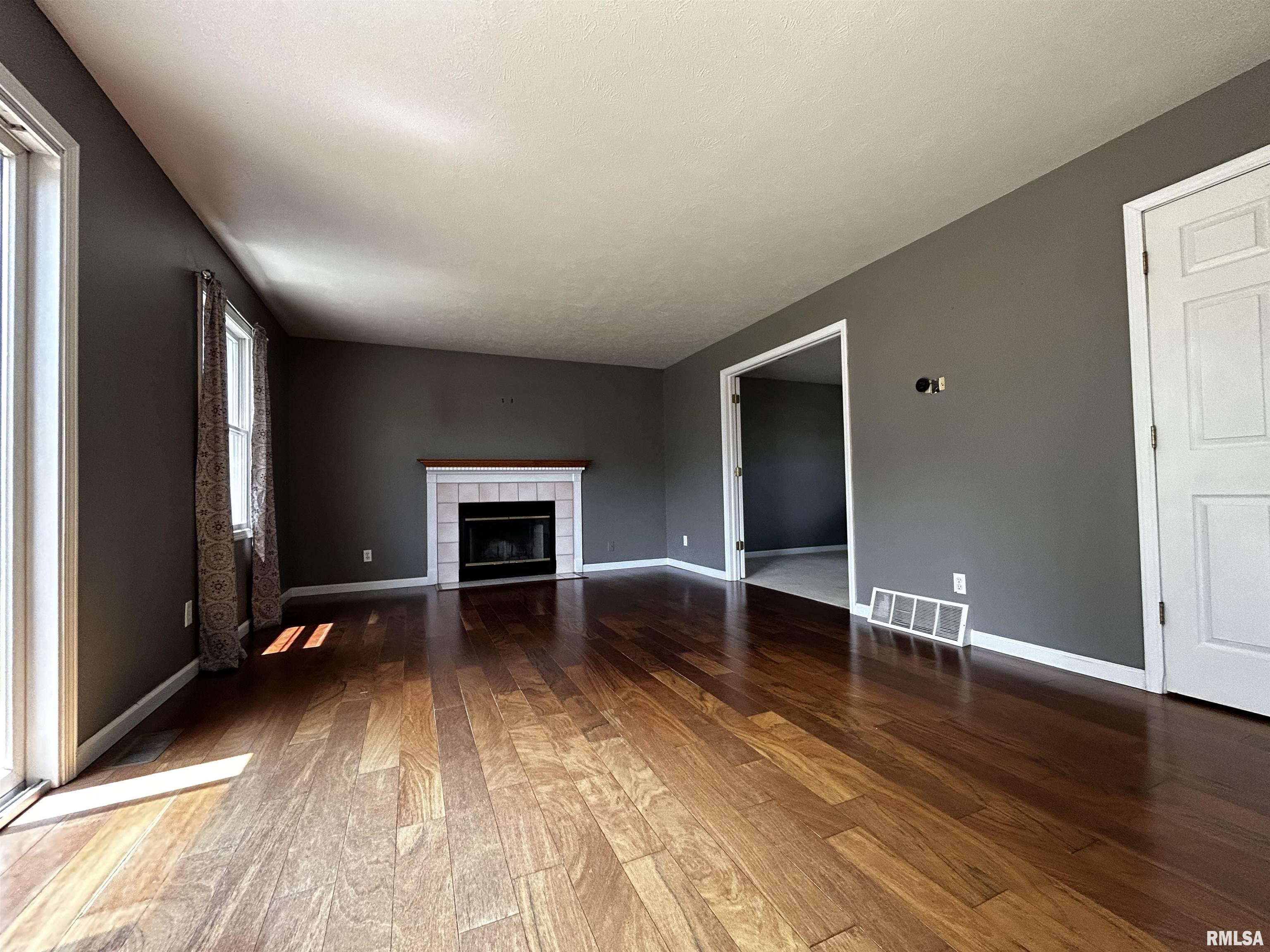 3820 Viking Boulevard Springfield, IL 62712 - Photo 4 of 15 Gallery Image 4
