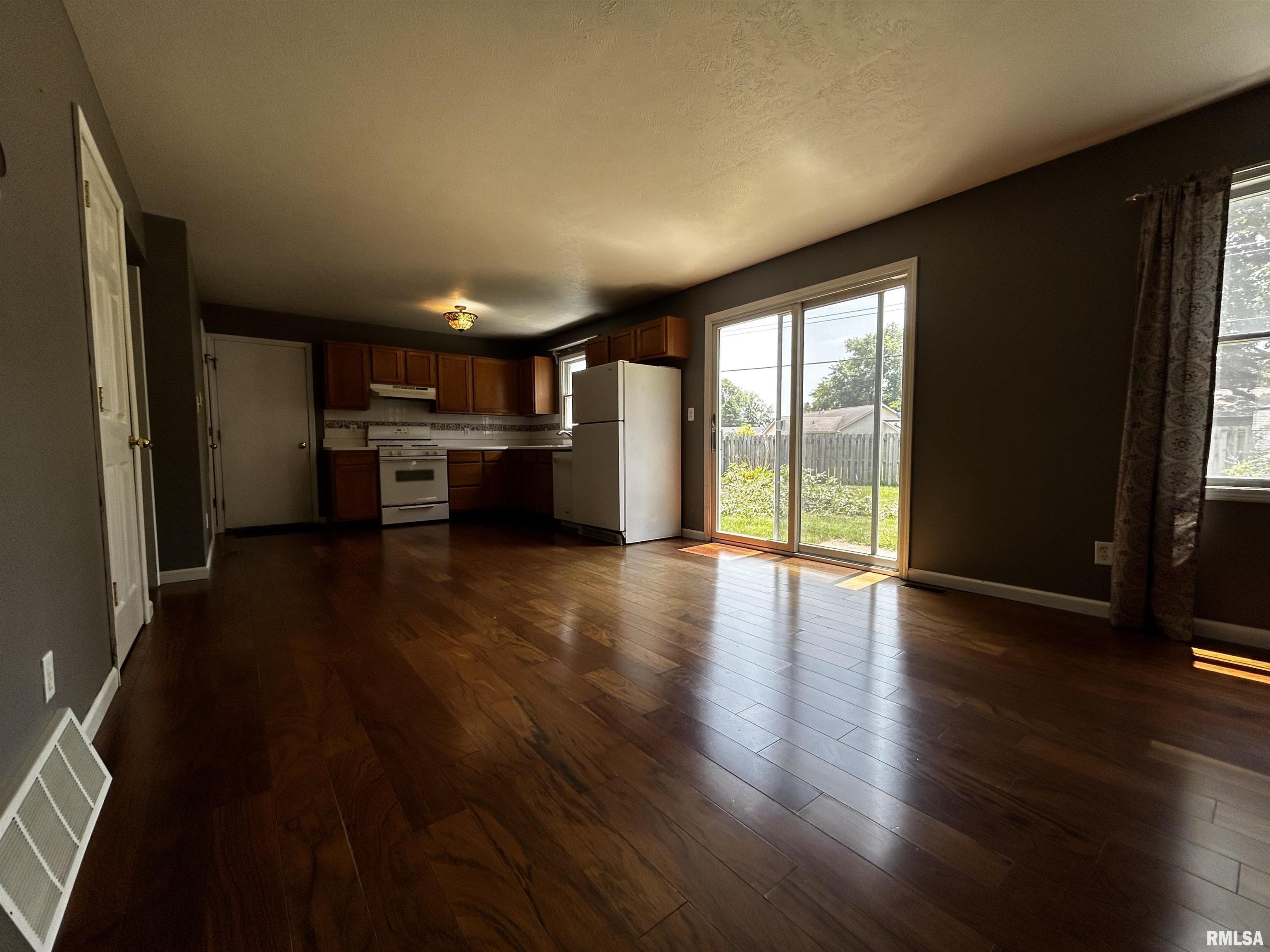 3820 Viking Boulevard Springfield, IL 62712 - Photo 5 of 15 Gallery Image 5