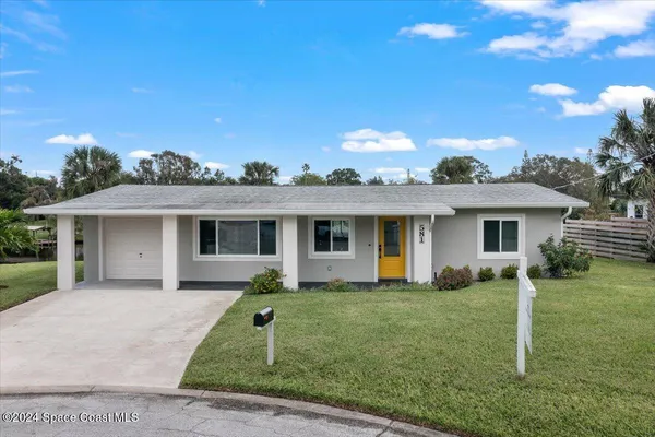 a view of a house with a yard
