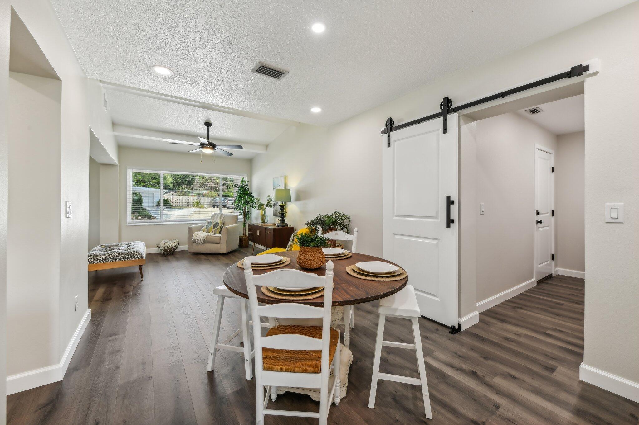 581 Hillside Court Melbourne, FL 32935 - Photo 13 of 46 Dining area