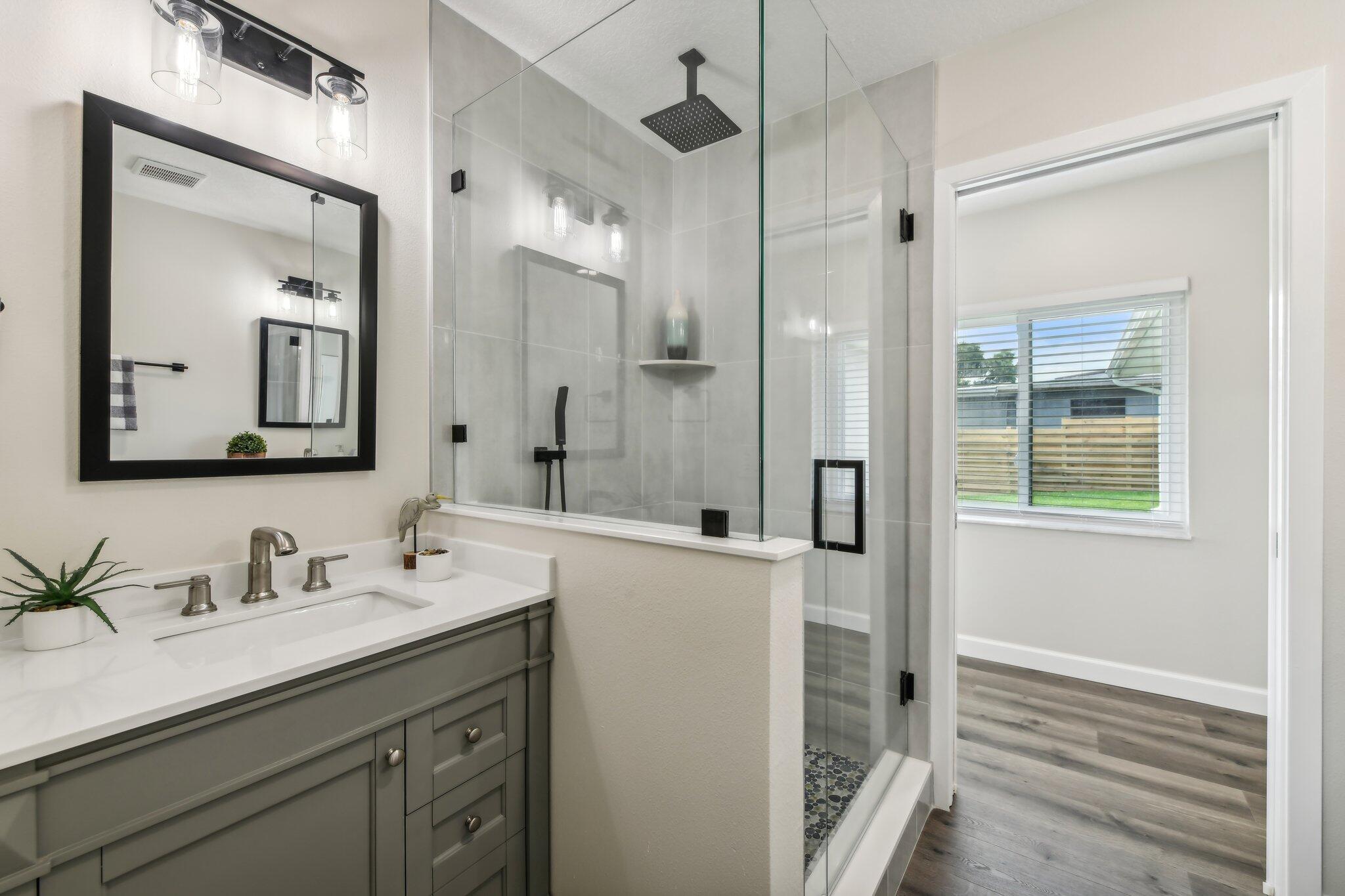 581 Hillside Court Melbourne, FL 32935 - Photo 24 of 46 Primary Bathroom