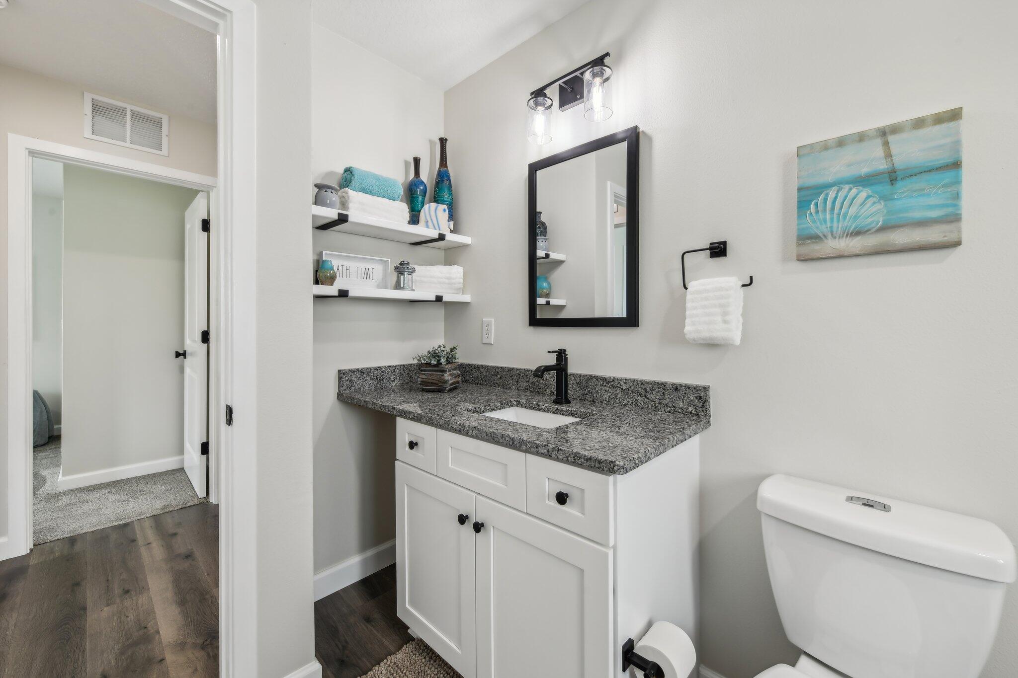 581 Hillside Court Melbourne, FL 32935 - Photo 28 of 46 Guest bathroom