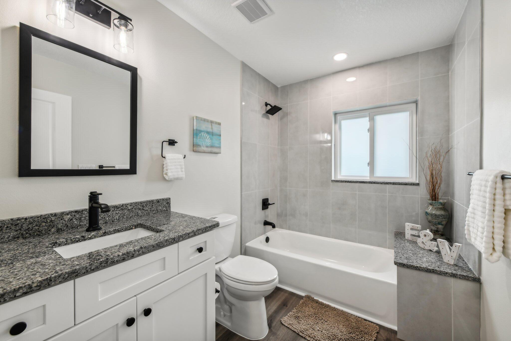 581 Hillside Court Melbourne, FL 32935 - Photo 29 of 46 Guest bathroom