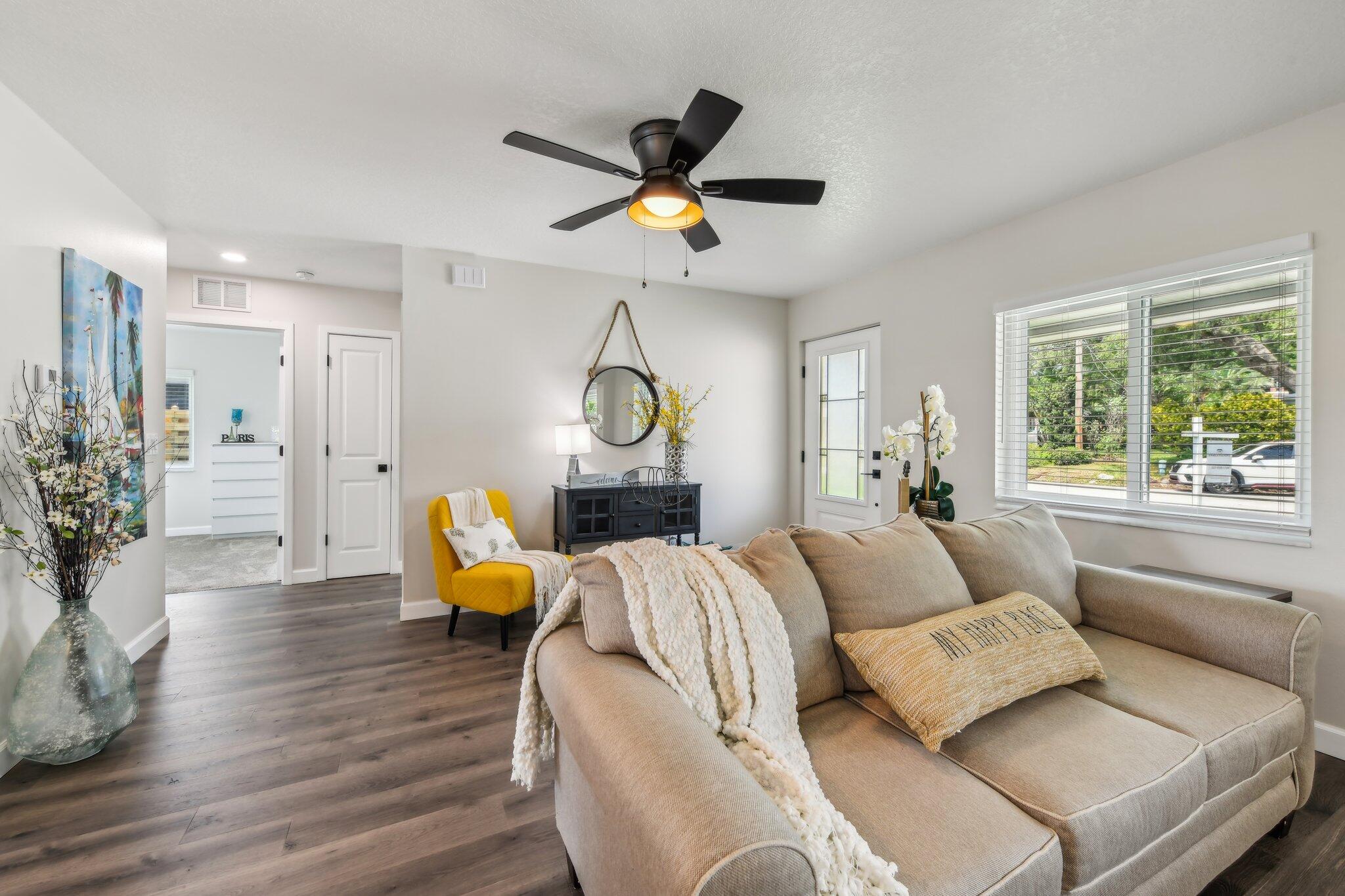 581 Hillside Court Melbourne, FL 32935 - Photo 6 of 46 Living room facing front door