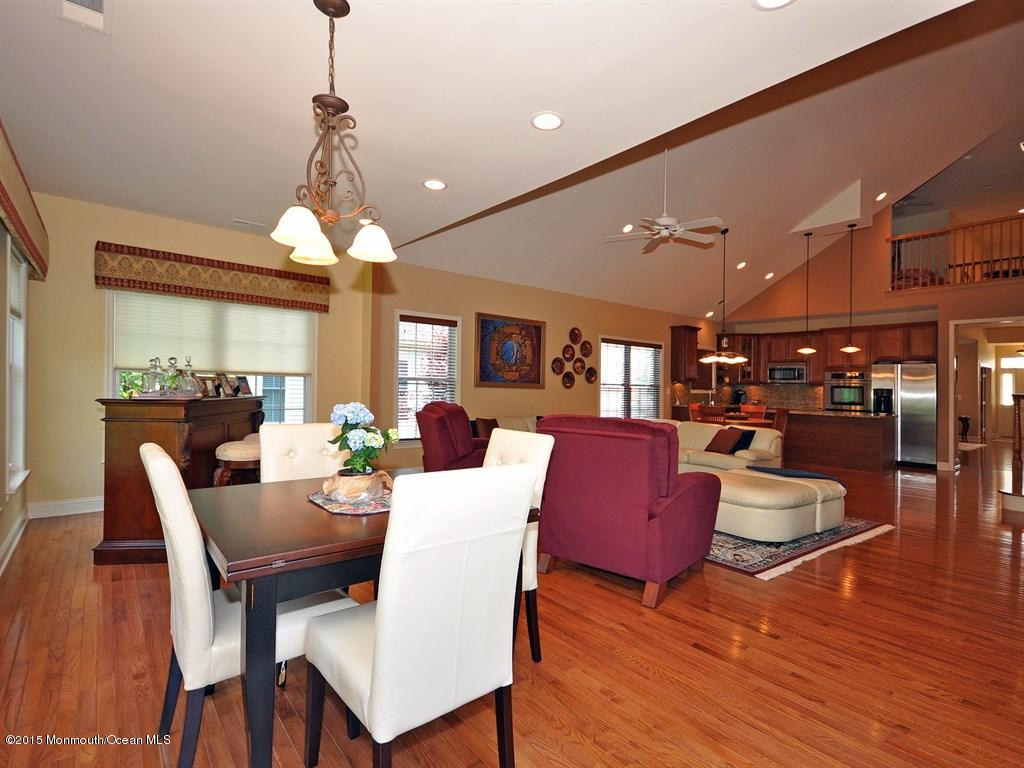 39 Yates Road Manalapan, NJ 07726 - Photo 14 of 25 014_Family Room