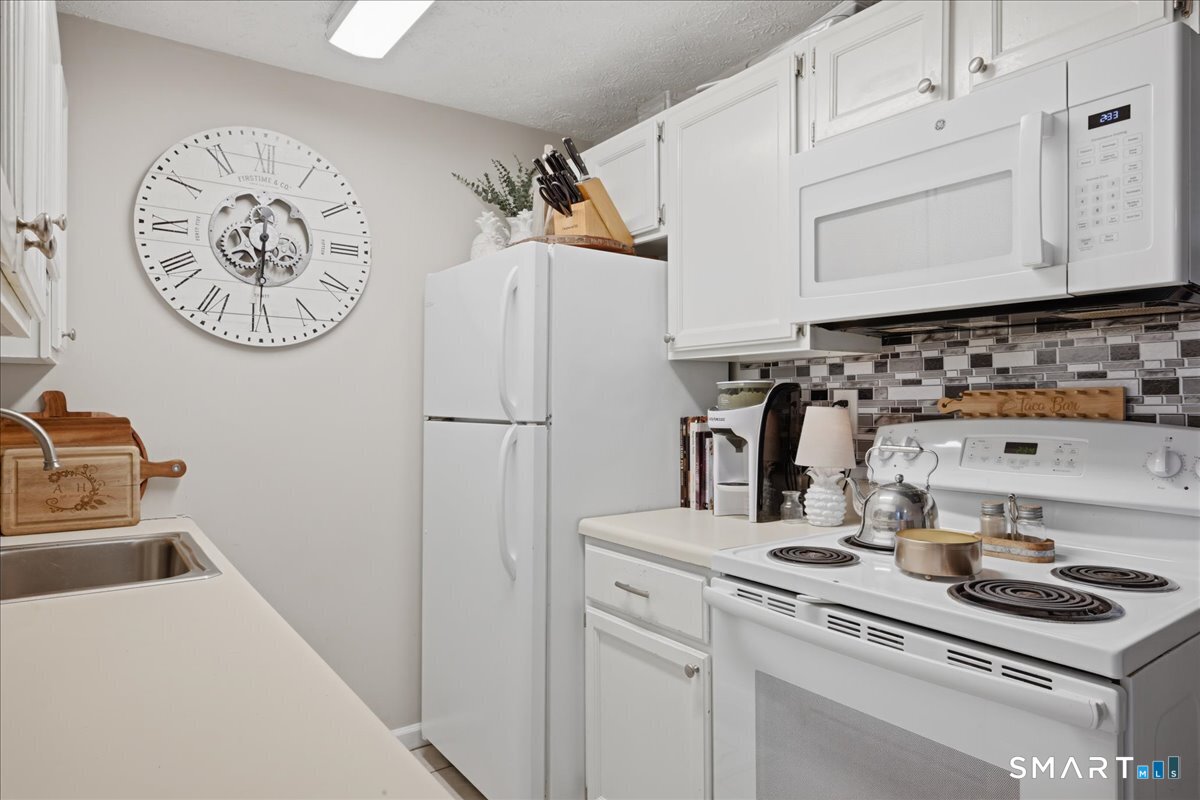 300 Meridian Street, Unit H Groton, CT 06340 - Photo 11 of 21