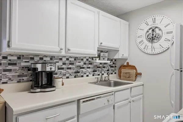 $229,000 | 300 Meridian Street, Unit H, Groton, CT 06340