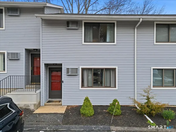 $229,000 | 300 Meridian Street, Unit H, Groton, CT 06340