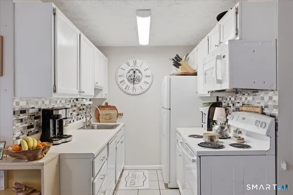 $229,000 | 300 Meridian Street, Unit H, Groton, CT 06340