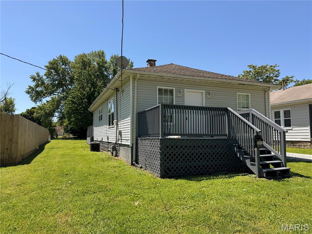 2217 Locust Avenue Alton, IL 62002 - Photo 1 of 9