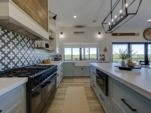 $1,250,000 | 22516 Felicia Drive, Spicewood, TX 78669