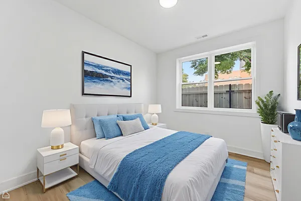 $2,950 | 3902 South Lake Park Avenue, Unit 1, Chicago, IL 60653