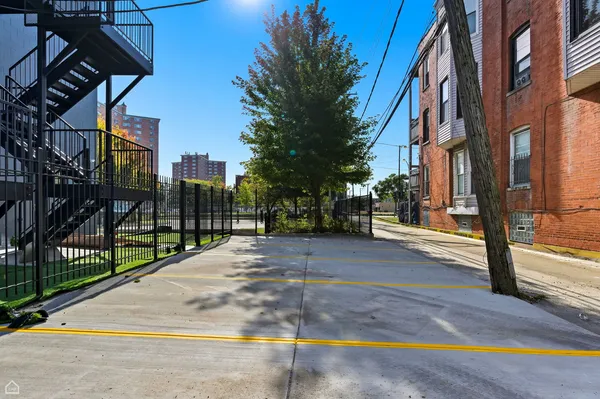 $2,950 | 3902 South Lake Park Avenue, Unit 1, Chicago, IL 60653