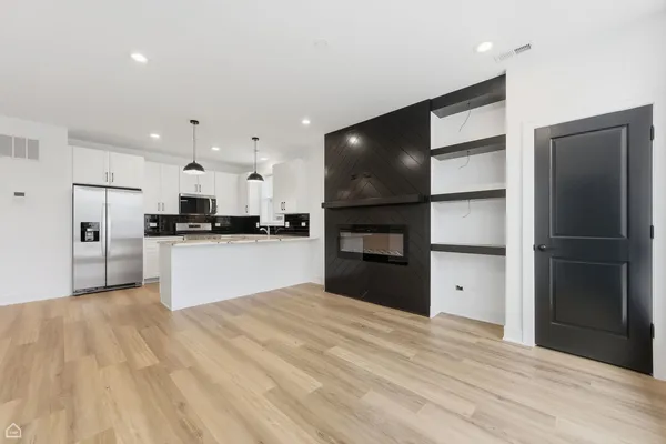 $2,950 | 3902 South Lake Park Avenue, Unit 1, Chicago, IL 60653