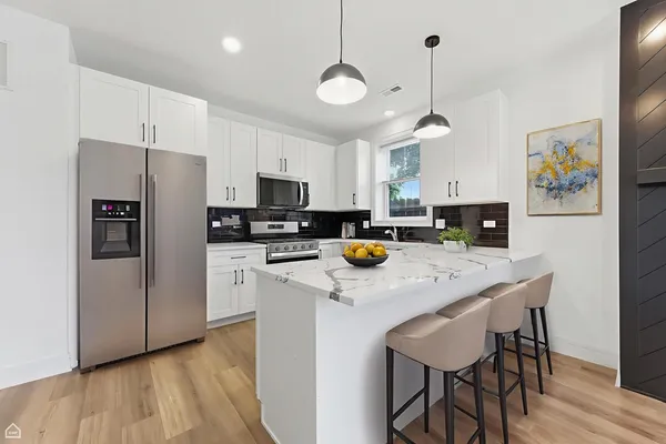 $2,950 | 3902 South Lake Park Avenue, Unit 1, Chicago, IL 60653