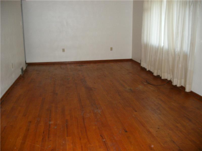 122 Donora Road Monongahela, PA 15063 - Photo 8 of 20 Living Room.
