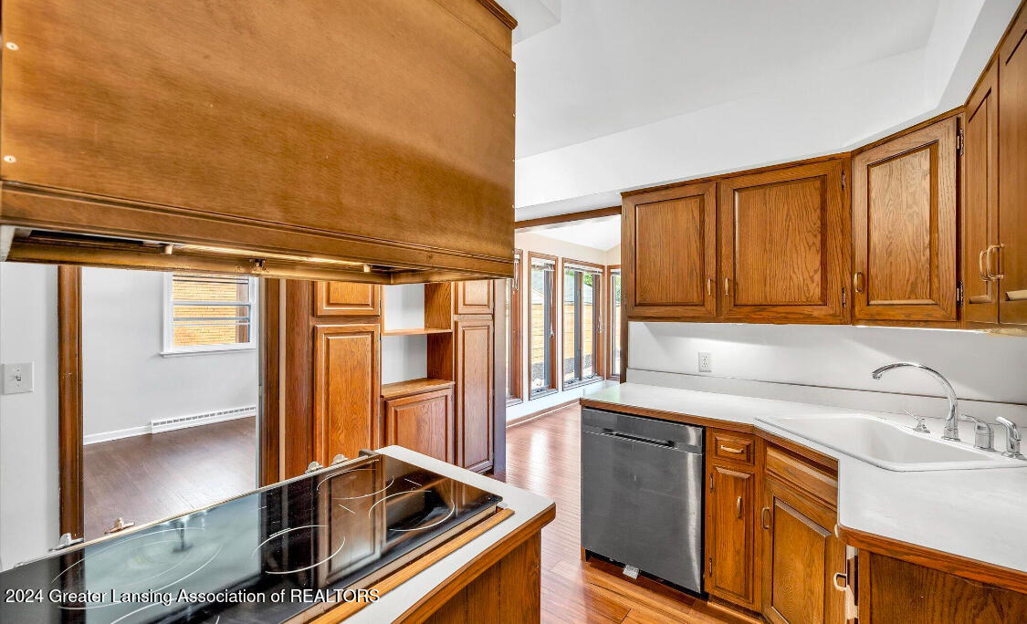 2505 Chatham Road Lansing, MI 48910 - Photo 12 of 31 IMG_1091