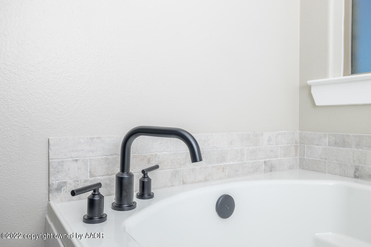 1841 Montaluse Road Amarillo, TX 79118 - Photo 21 of 34 Master Bath