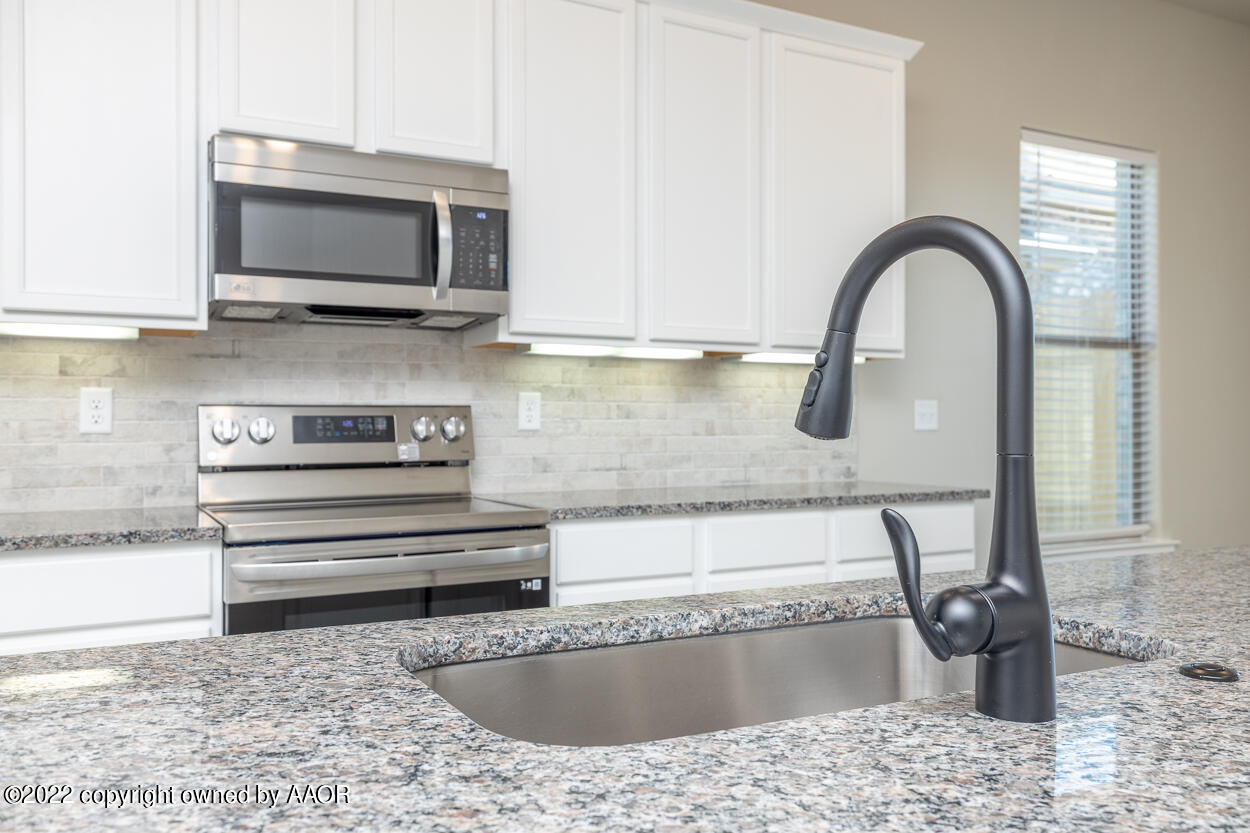 1841 Montaluse Road Amarillo, TX 79118 - Photo 4 of 34 Kitchen