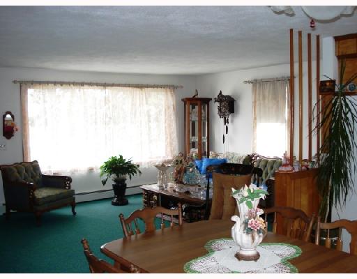 165 Curry Road Cranston, RI 02920 - Photo 4 of 8 Living Room.