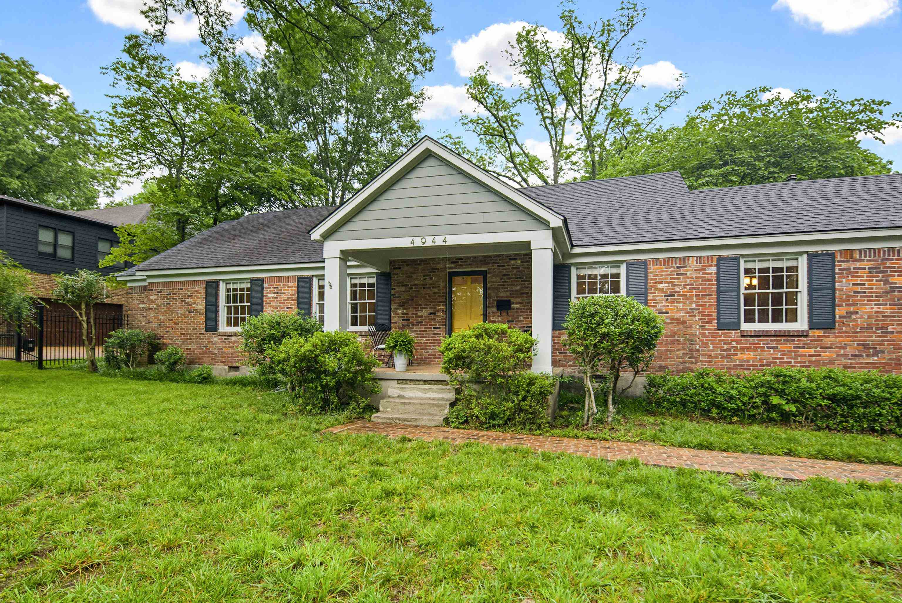4944 Cole Road Memphis, TN 38117 - Photo 1 of 40