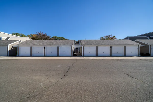 $269,900 | 323 Walden Green Road, Unit 323, Branford, CT 06405