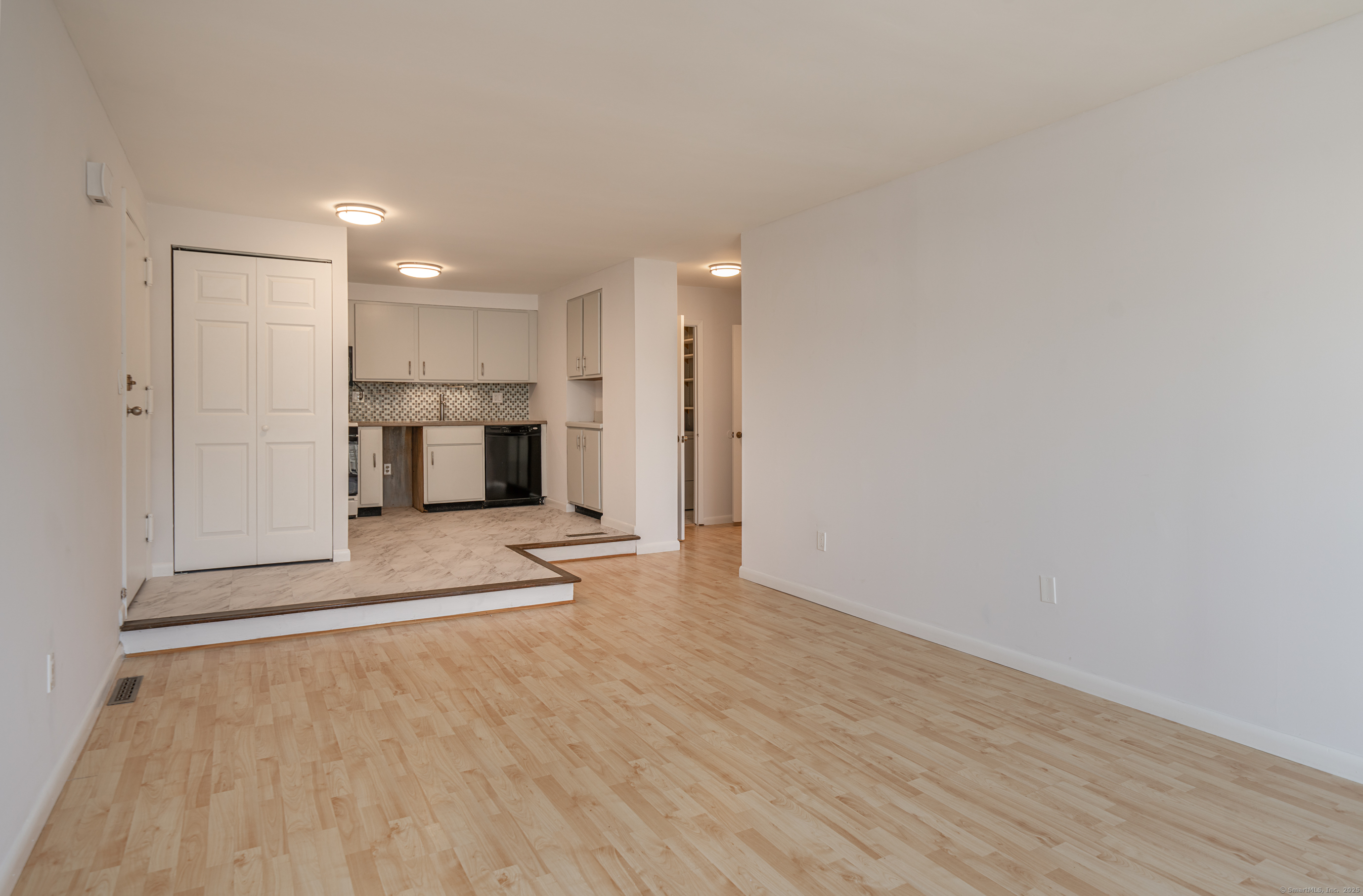 323 Walden Green Road, Unit 323 Branford, CT 06405 - Photo 3 of 21