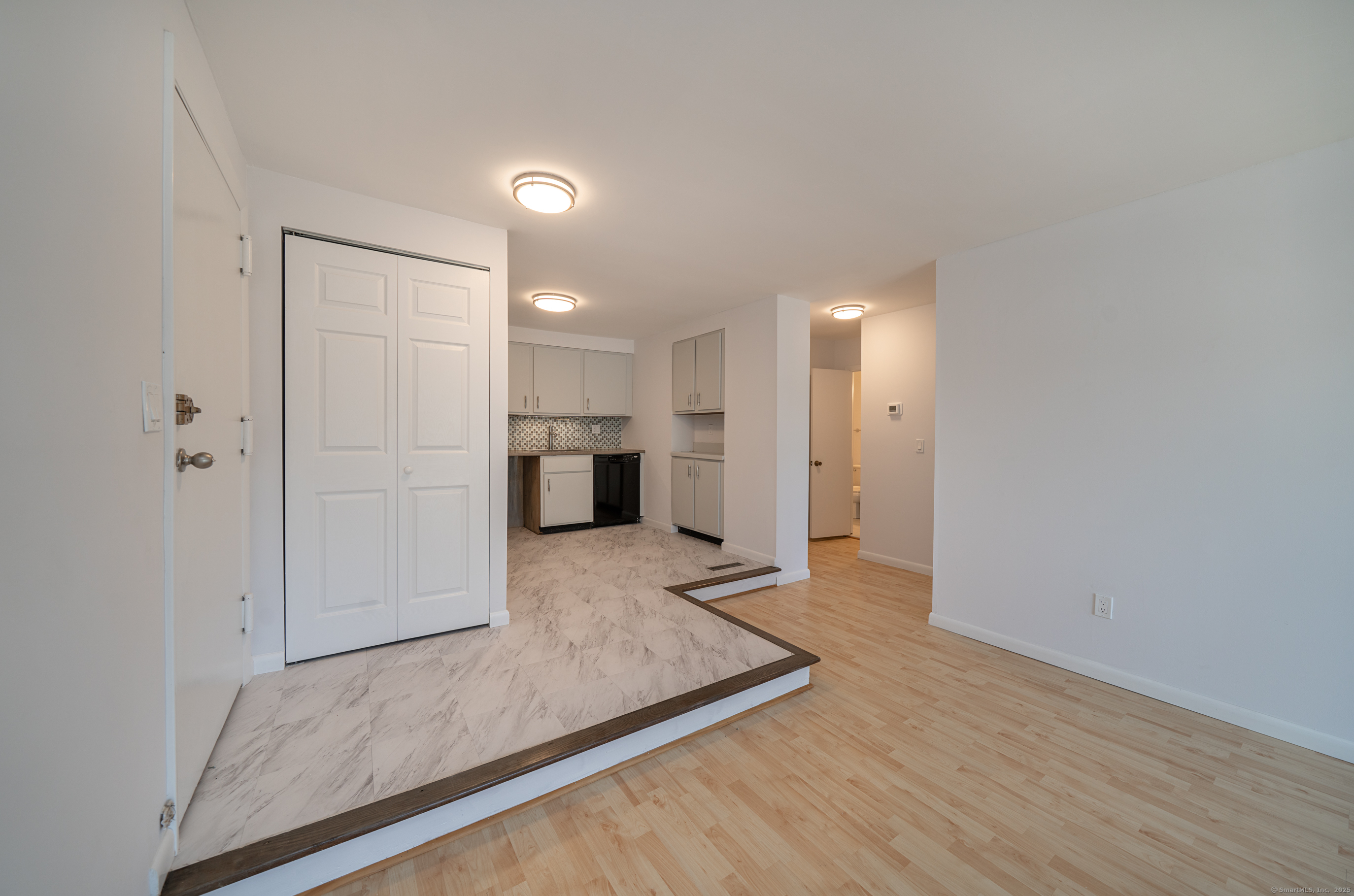 323 Walden Green Road, Unit 323 Branford, CT 06405 - Photo 5 of 21