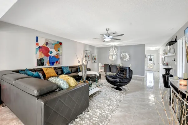 $4,000 | 1930 Northwest 18th Street, Unit 203, Delray Beach, FL 33445