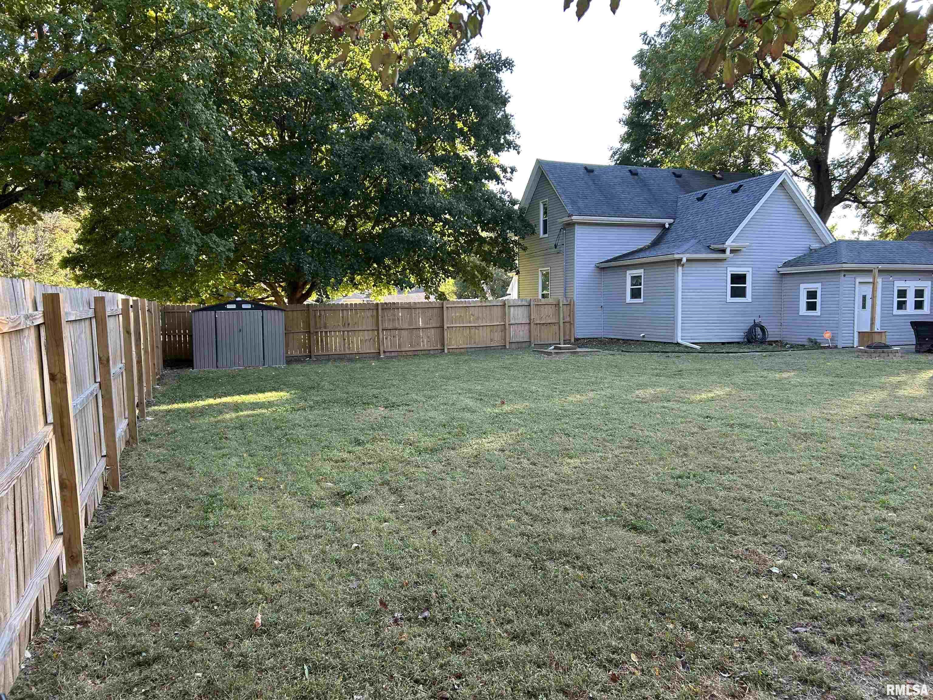 505 West Madison Street Athens, IL 62613 - Photo 3 of 29 Gallery Image 3