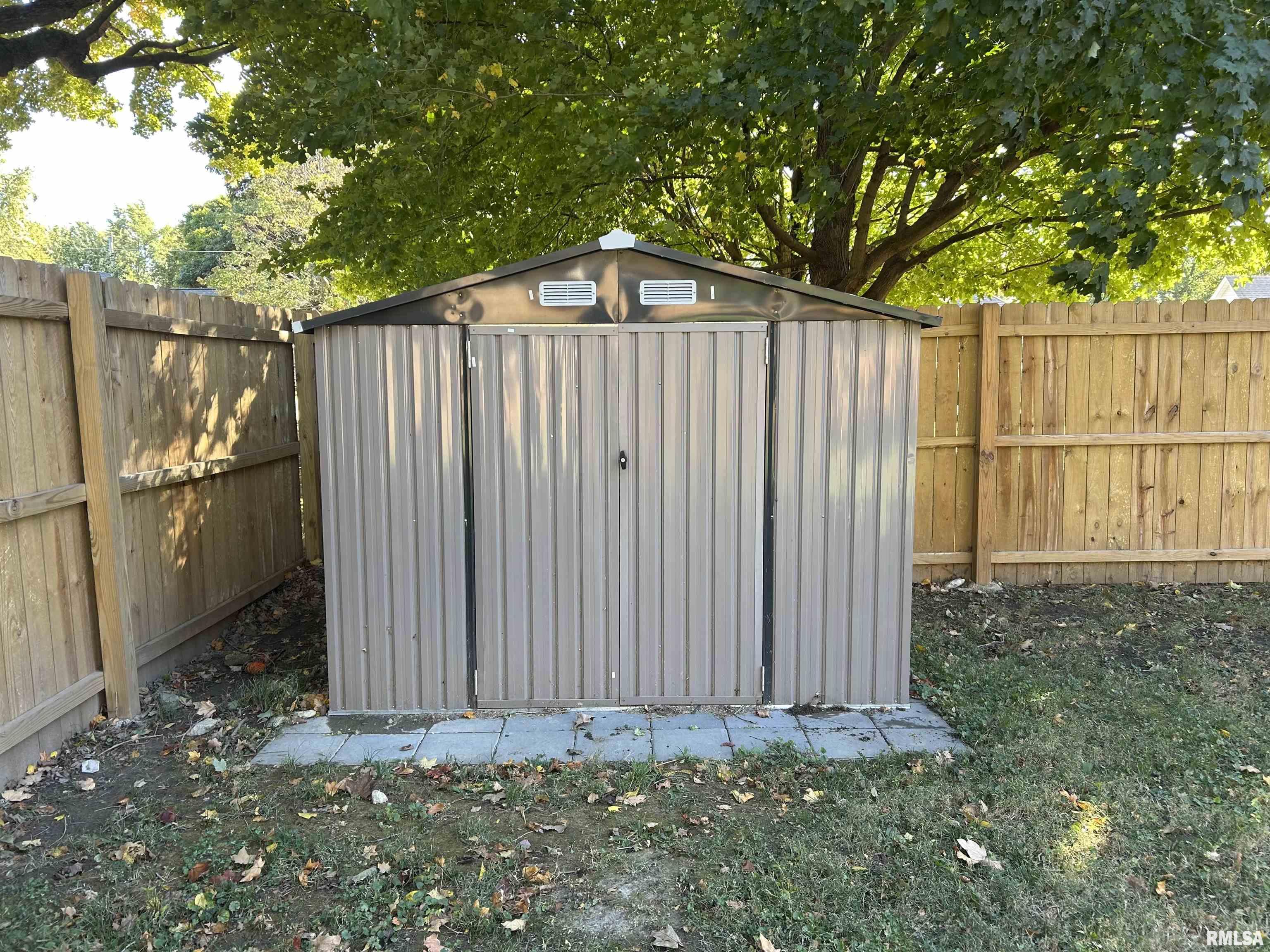 505 West Madison Street Athens, IL 62613 - Photo 5 of 29 Gallery Image 5