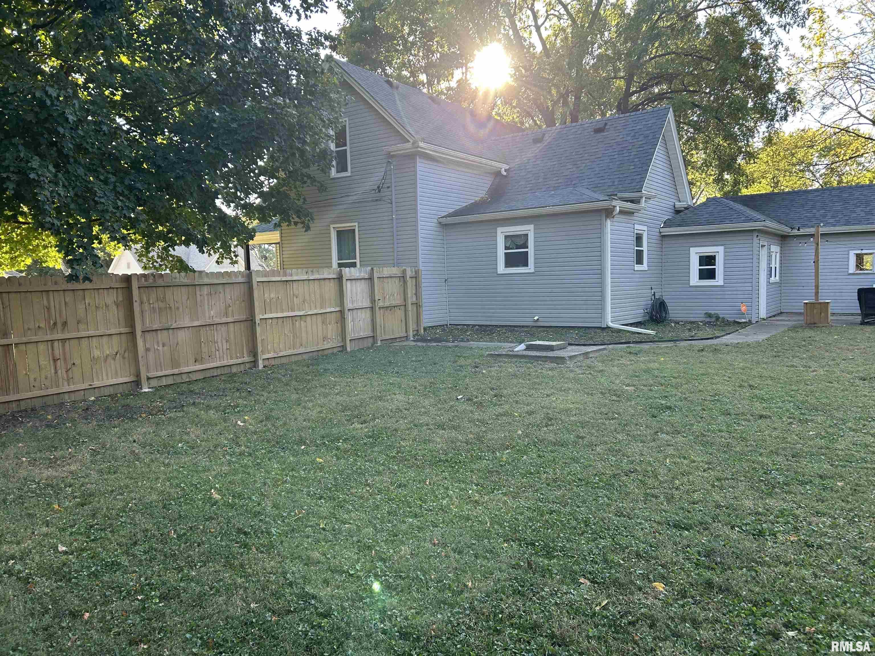 505 West Madison Street Athens, IL 62613 - Photo 10 of 29 Gallery Image 10