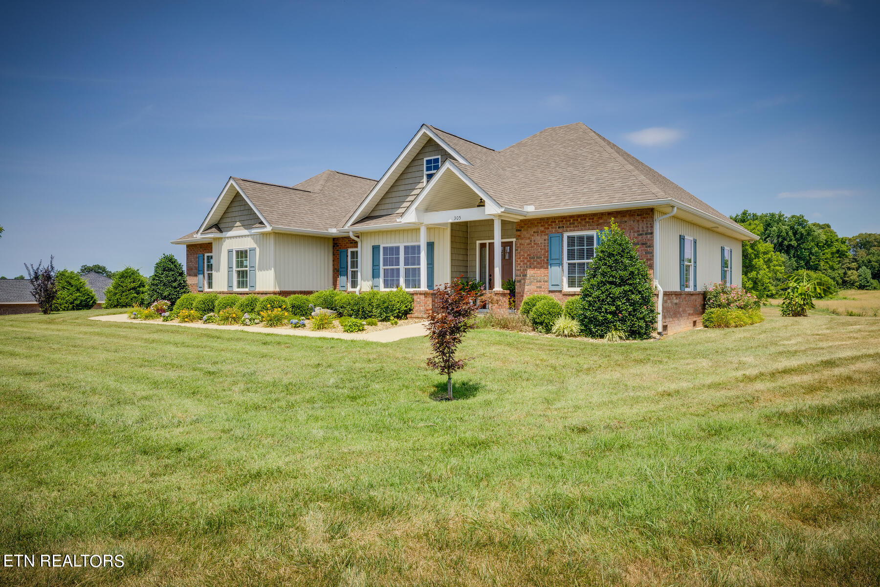 305 Saddle Ridge Court Greeneville, TN 37745 - Photo 3 of 40 002