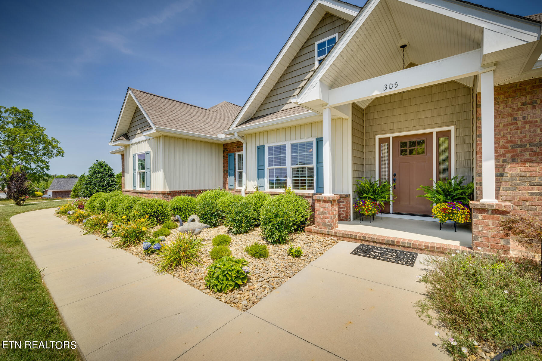 305 Saddle Ridge Court Greeneville, TN 37745 - Photo 4 of 40 004