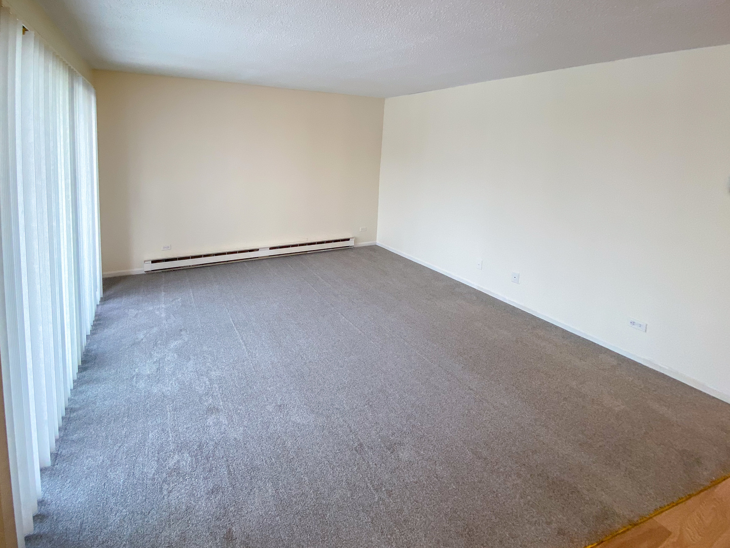 661 Briar Hill Lane, Unit 5 Addison, IL 60101 - Photo 5 of 15 a view of a room that has a window in it